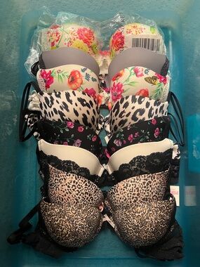Victoria’s Secret Dream Angels (7) & Very Sexy (1) Push-Up Bras - 32DD